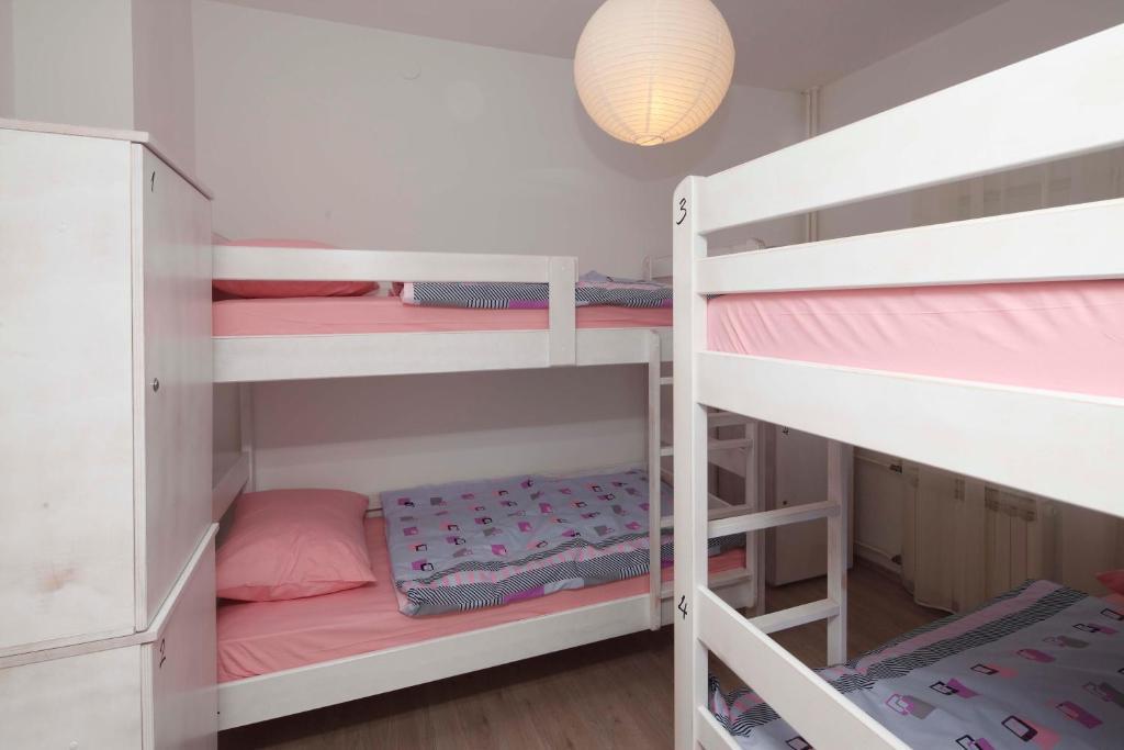 Pozitiv Hostel Zagreb Rum bild