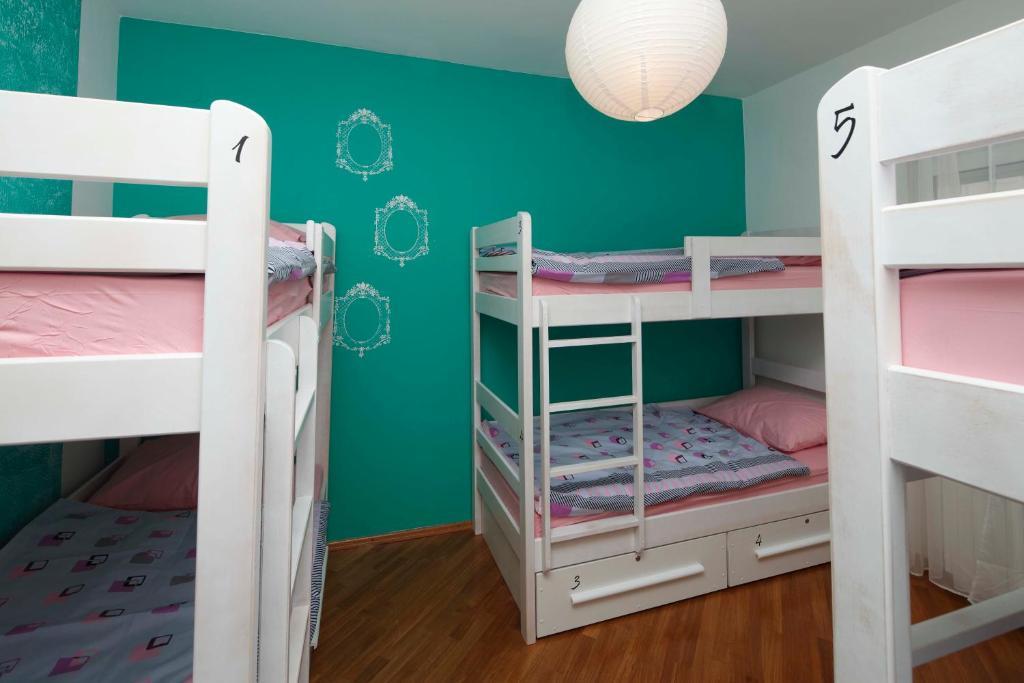 Pozitiv Hostel Zagreb Rum bild