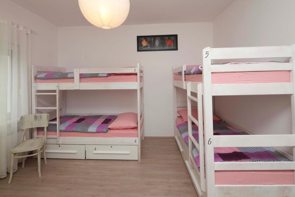 Pozitiv Hostel Zagreb Rum bild
