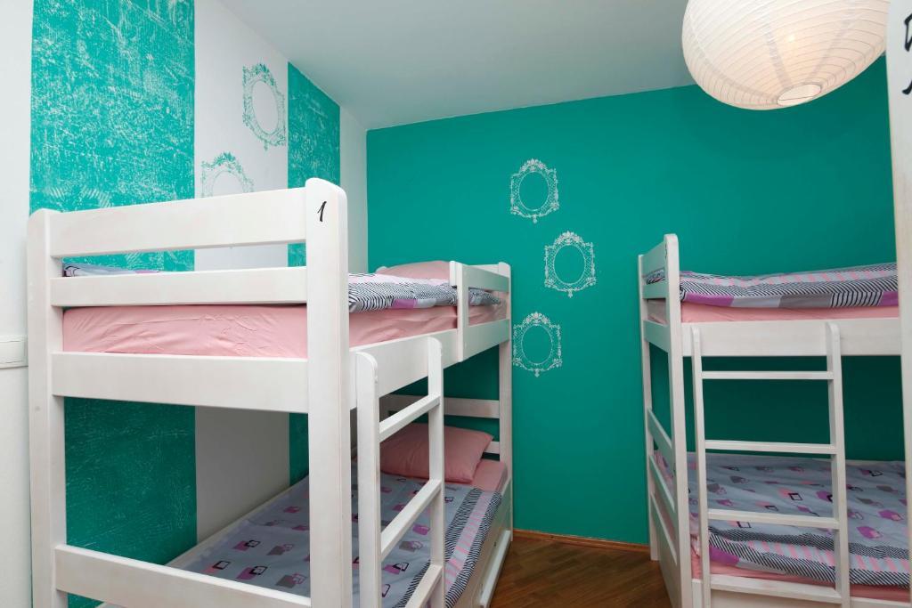 Pozitiv Hostel Zagreb Rum bild