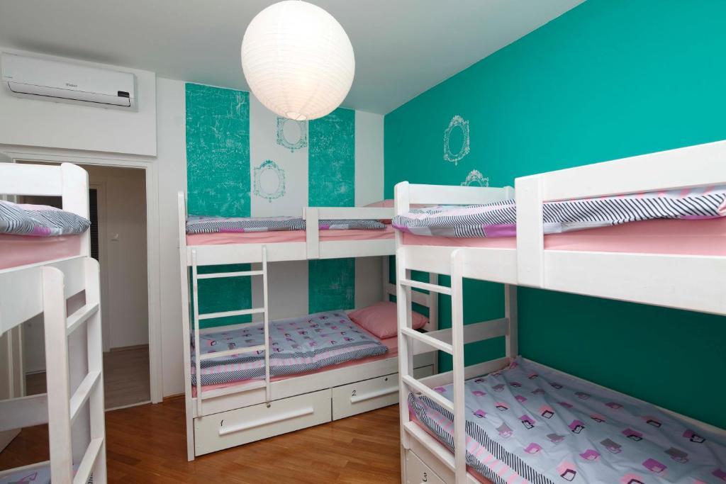 Pozitiv Hostel Zagreb Rum bild
