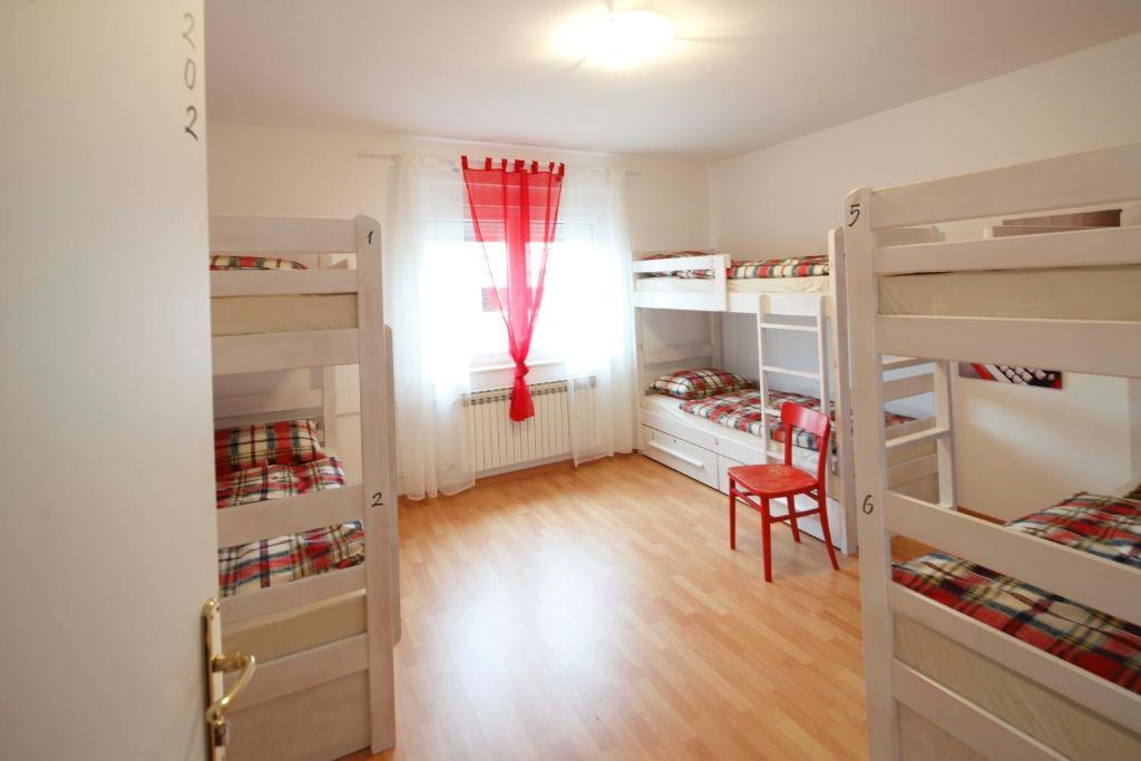 Pozitiv Hostel Zagreb Rum bild