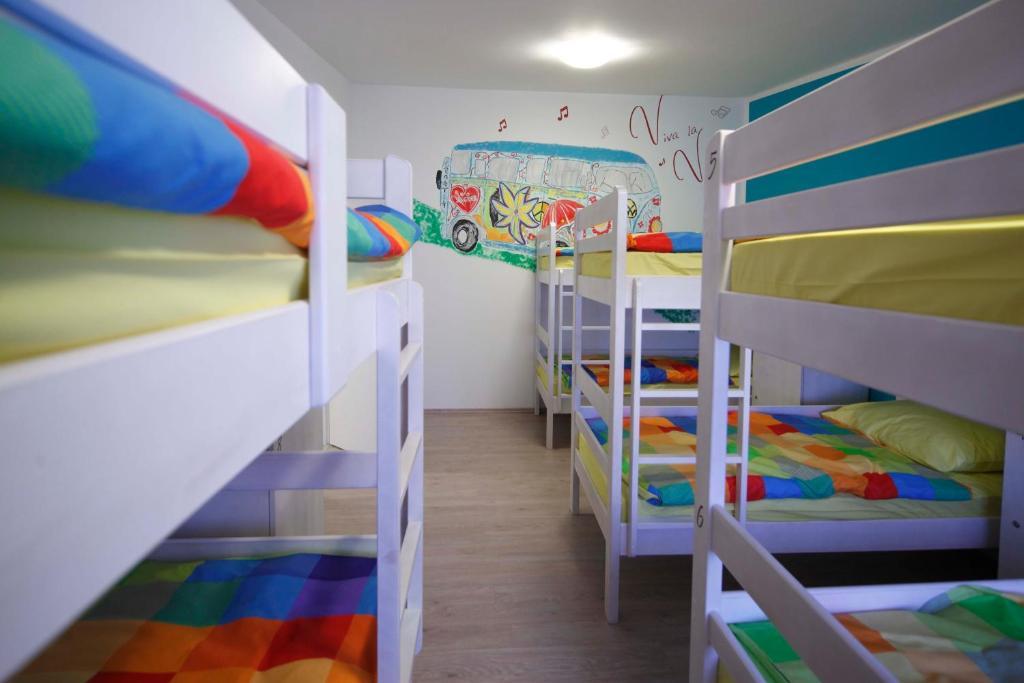 Pozitiv Hostel Zagreb Rum bild